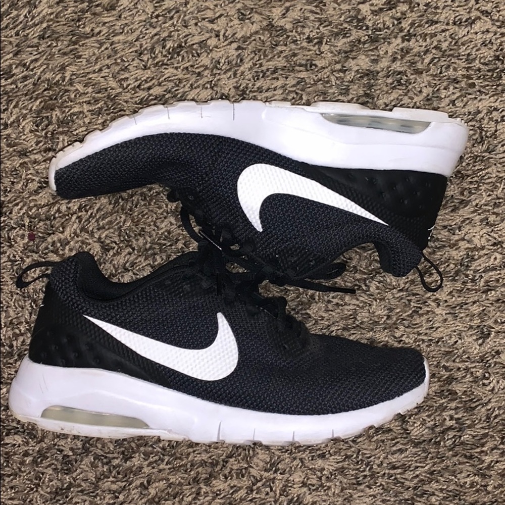 NIKE | WOMEN’S AIR MAX